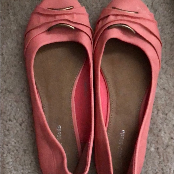 Light pink flats with a small heel - Picture 2 of 5